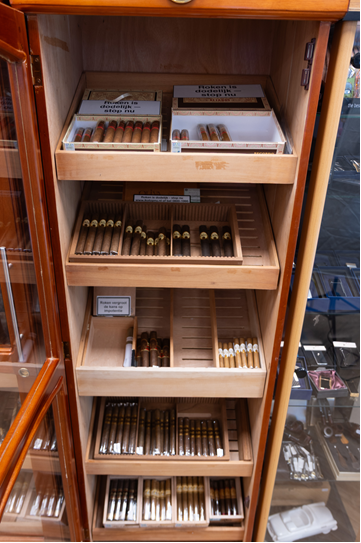 Walk-in humidor bij Dolf's
